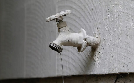 cost replace burst pipe?